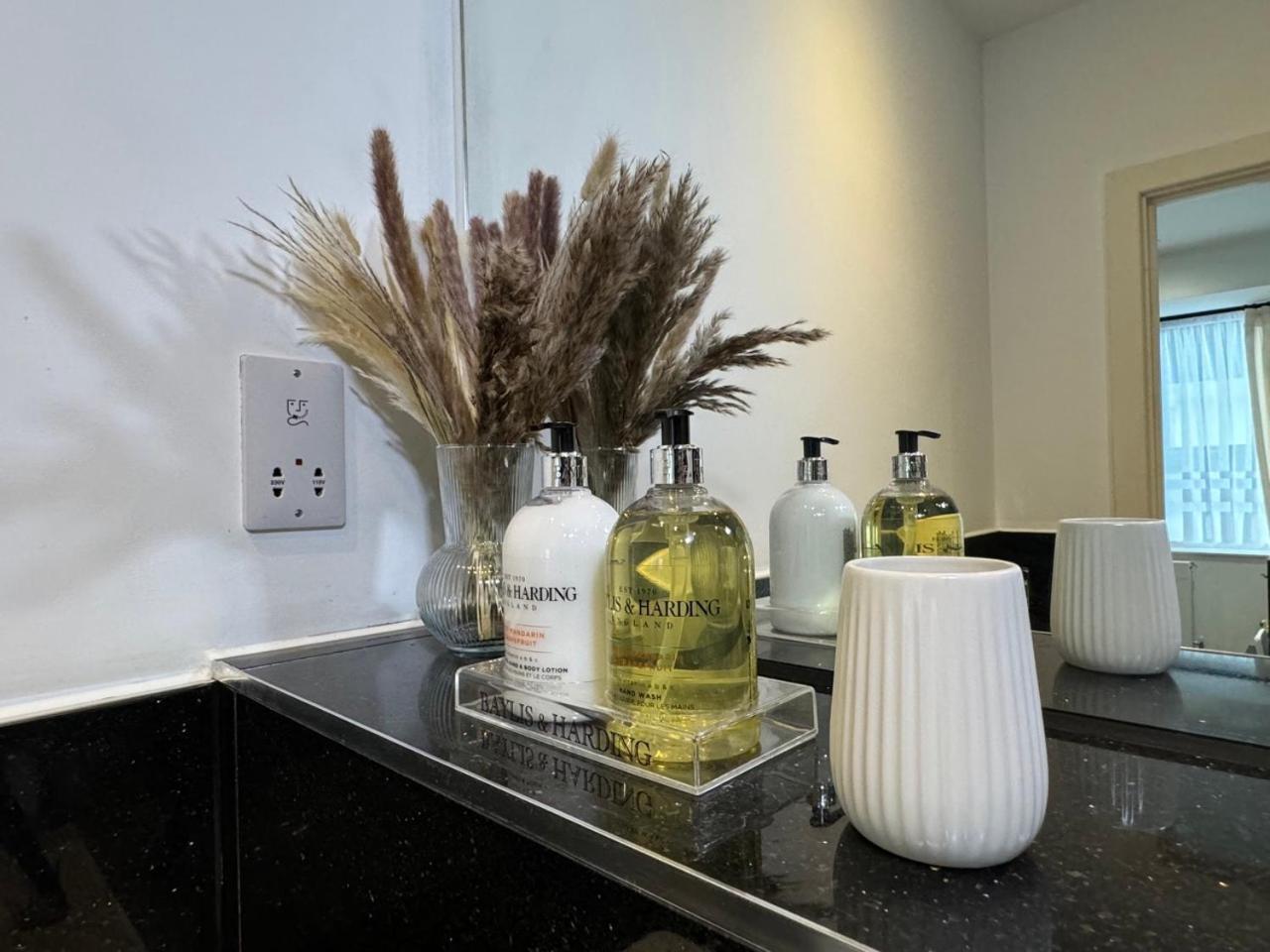 Luxury 2 Bedroom Apartment In Central Croydon With Free Parking Bagian luar foto