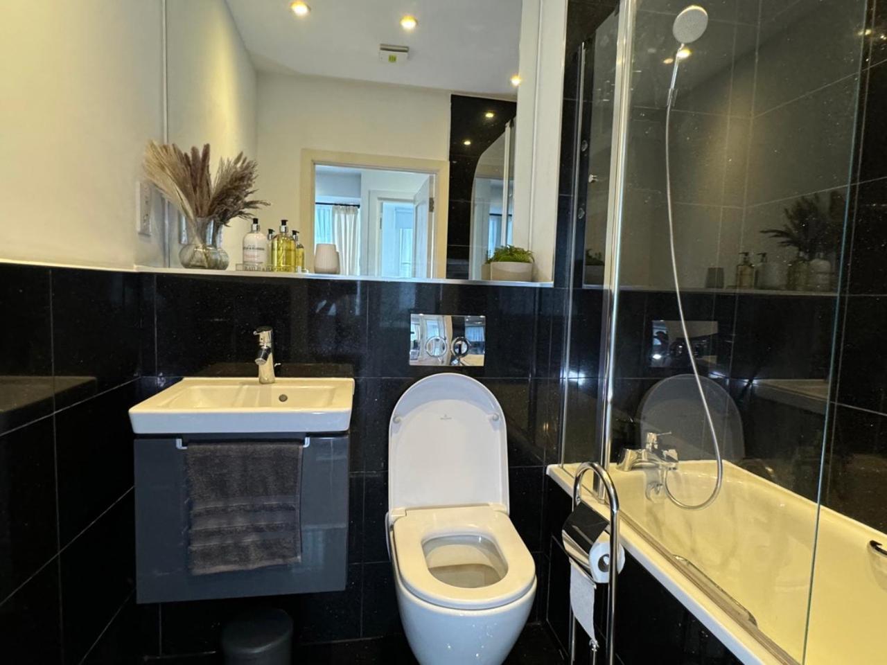 Luxury 2 Bedroom Apartment In Central Croydon With Free Parking Bagian luar foto